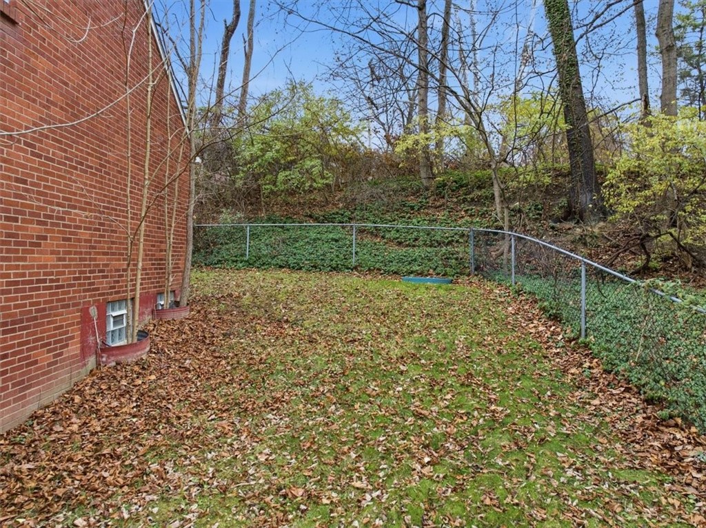 Upper St Clair, Pennsylvania 15241, United States, 4 Bedrooms Bedrooms, ,2 BathroomsBathrooms,Residential,Contingent,246757