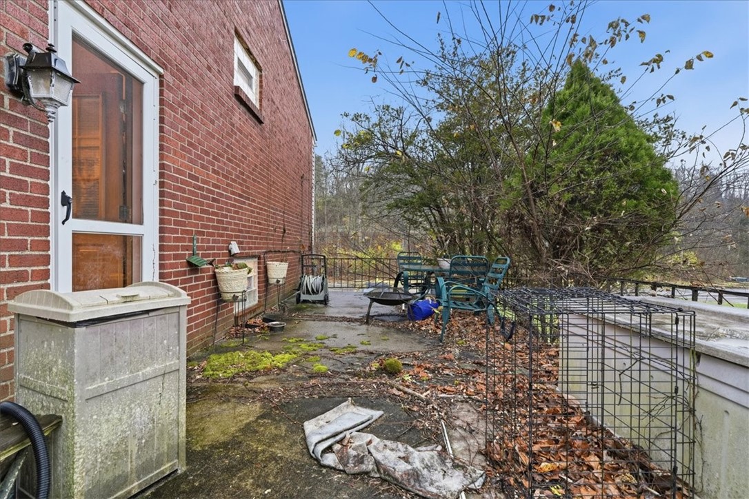 Upper St Clair, Pennsylvania 15241, United States, 4 Bedrooms Bedrooms, ,2 BathroomsBathrooms,Residential,Contingent,246757