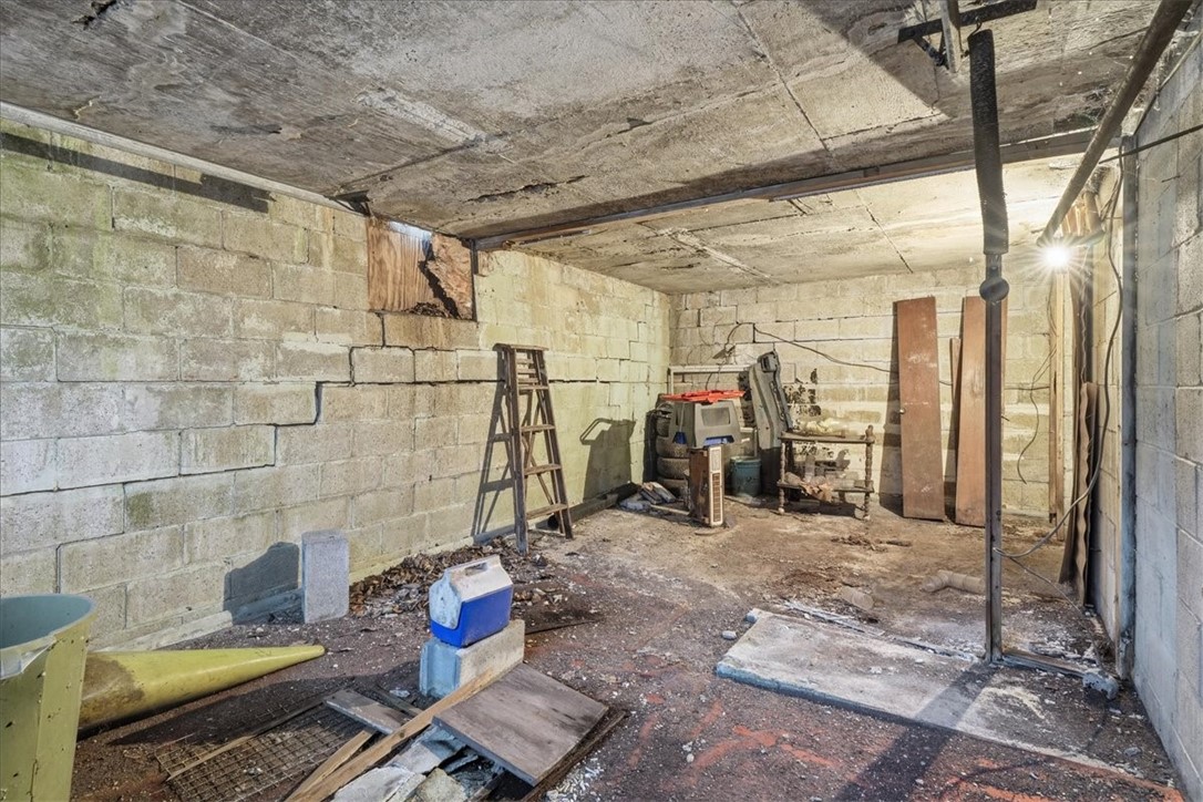 Upper St Clair, Pennsylvania 15241, United States, 4 Bedrooms Bedrooms, ,2 BathroomsBathrooms,Residential,Contingent,246757