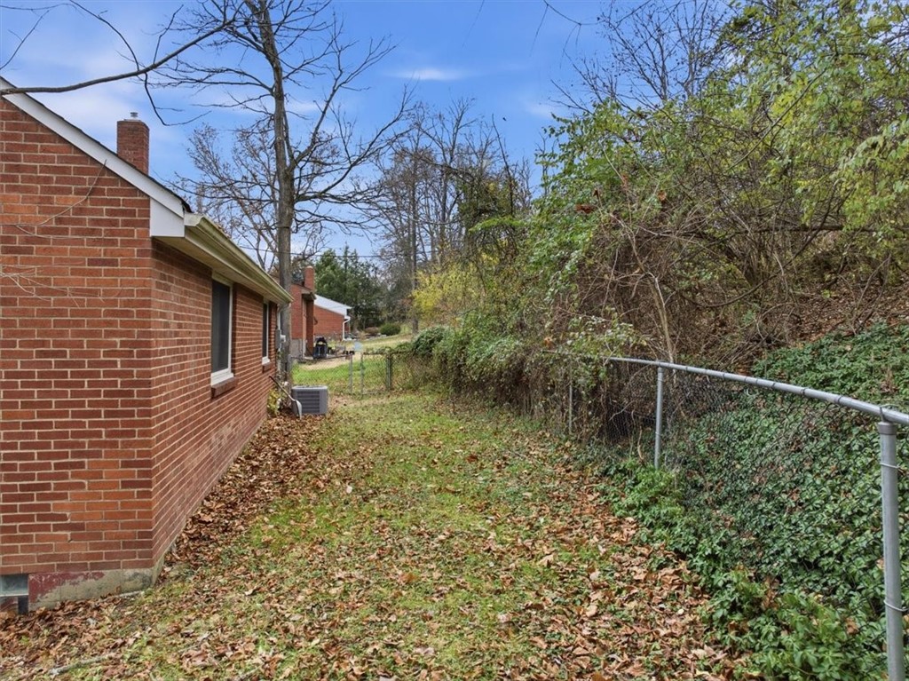 Upper St Clair, Pennsylvania 15241, United States, 4 Bedrooms Bedrooms, ,2 BathroomsBathrooms,Residential,Contingent,246757