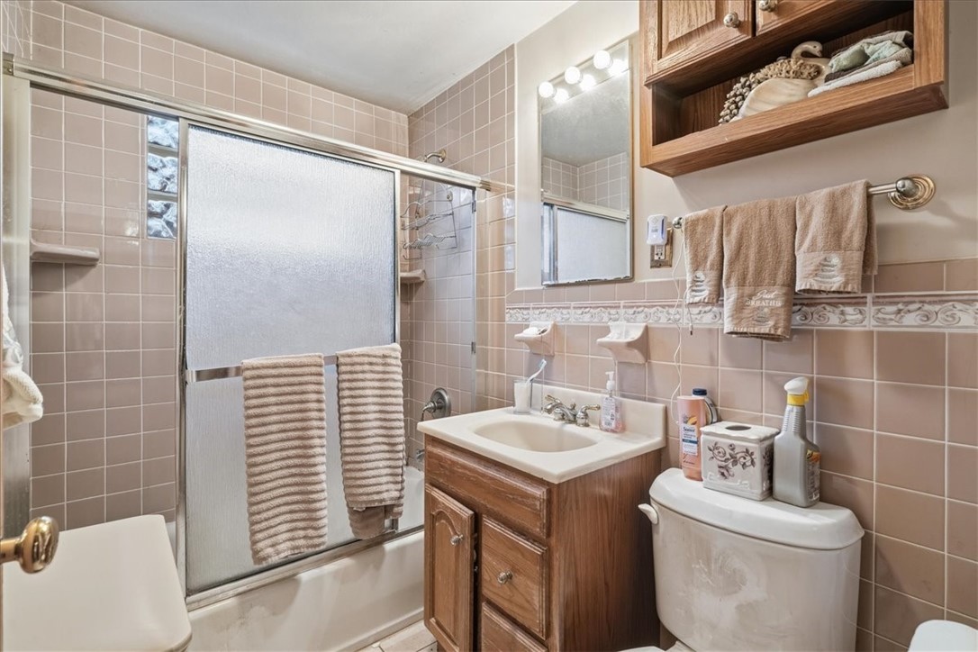 Upper St Clair, Pennsylvania 15241, United States, 4 Bedrooms Bedrooms, ,2 BathroomsBathrooms,Residential,Contingent,246757