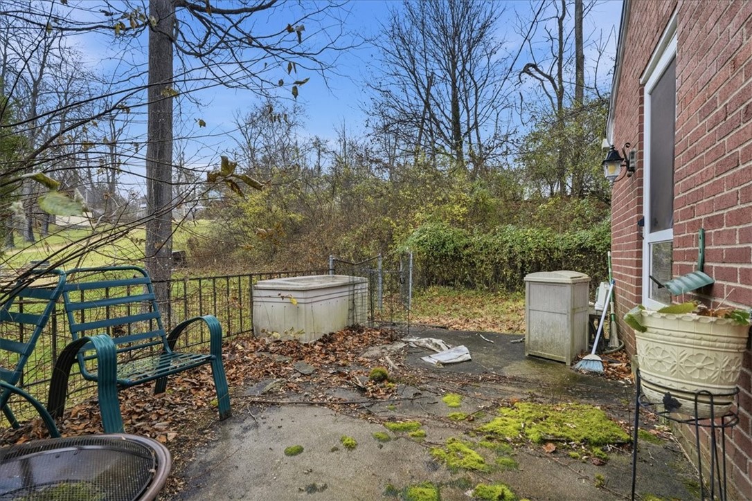 Upper St Clair, Pennsylvania 15241, United States, 4 Bedrooms Bedrooms, ,2 BathroomsBathrooms,Residential,Contingent,246757