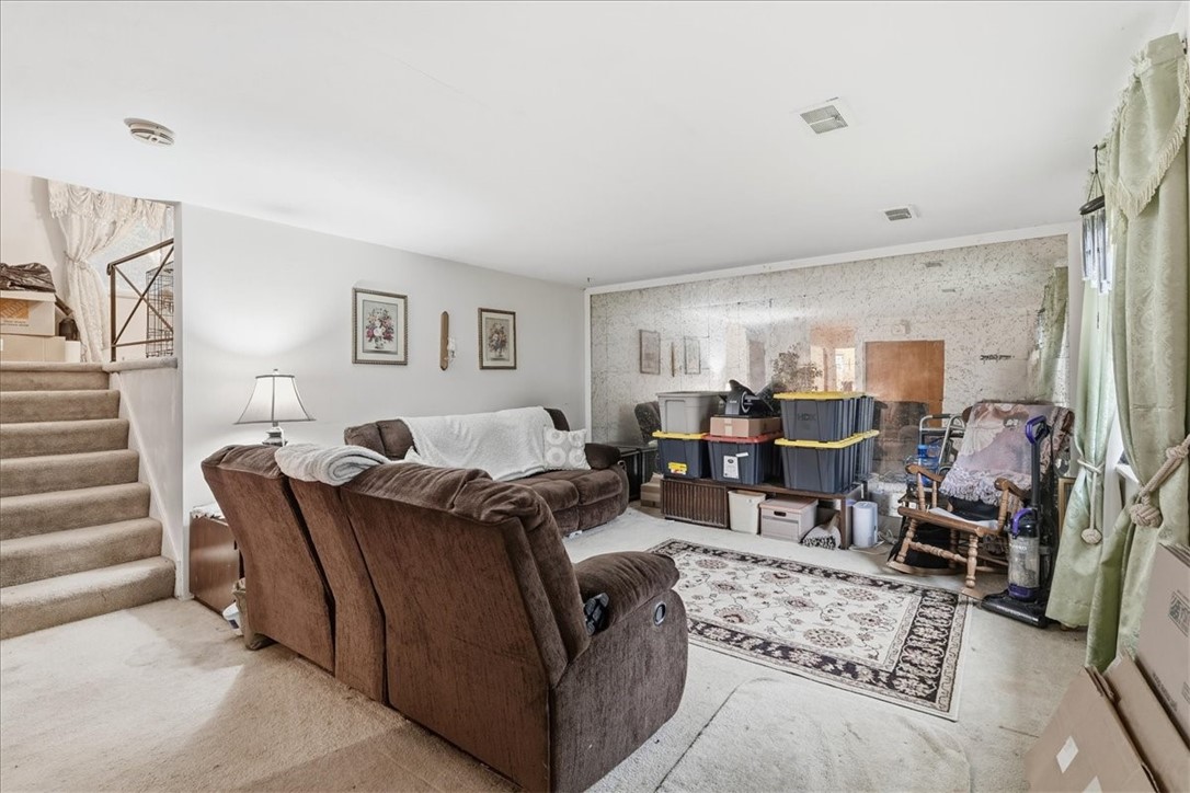 Upper St Clair, Pennsylvania 15241, United States, 4 Bedrooms Bedrooms, ,2 BathroomsBathrooms,Residential,Contingent,246757