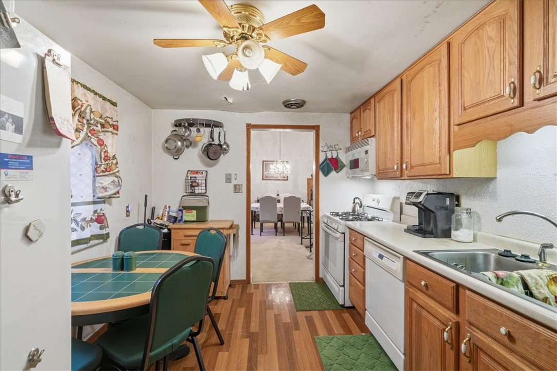 Upper St Clair, Pennsylvania 15241, United States, 4 Bedrooms Bedrooms, ,2 BathroomsBathrooms,Residential,Contingent,246757