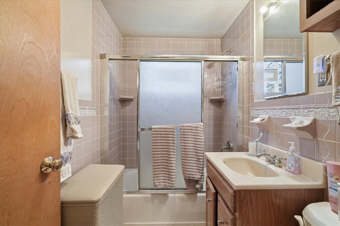 Upper St Clair, Pennsylvania 15241, United States, 4 Bedrooms Bedrooms, ,2 BathroomsBathrooms,Residential,Contingent,246757