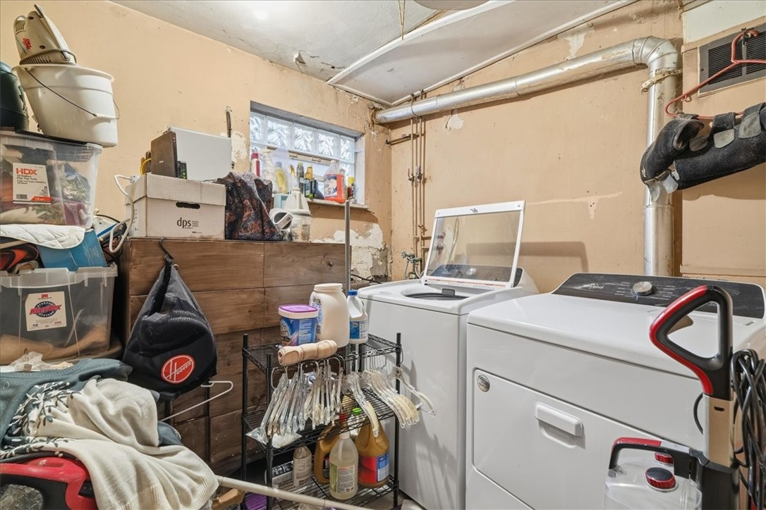 Upper St Clair, Pennsylvania 15241, United States, 4 Bedrooms Bedrooms, ,2 BathroomsBathrooms,Residential,Contingent,246757