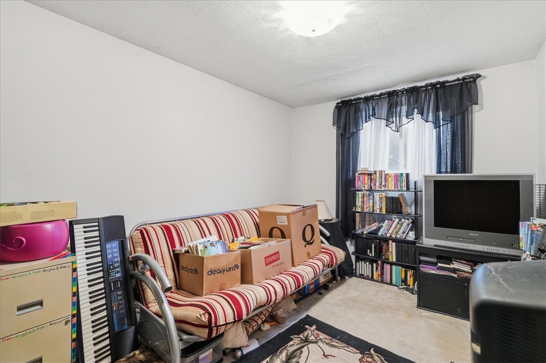 Upper St Clair, Pennsylvania 15241, United States, 4 Bedrooms Bedrooms, ,2 BathroomsBathrooms,Residential,Contingent,246757