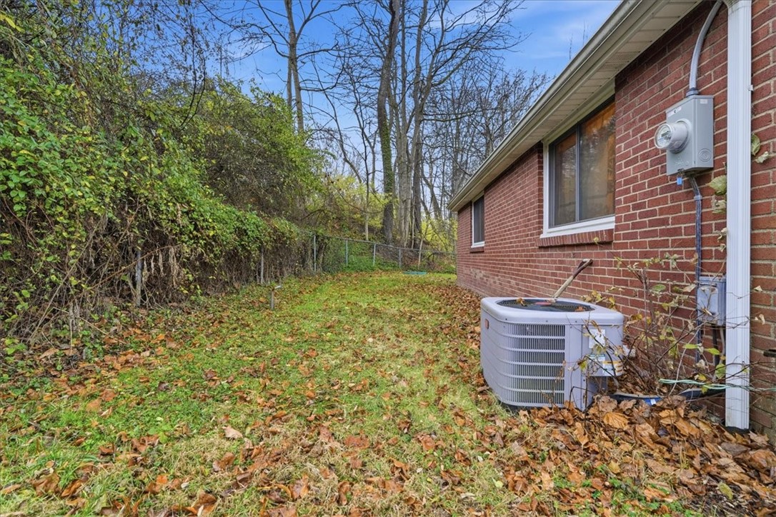 Upper St Clair, Pennsylvania 15241, United States, 4 Bedrooms Bedrooms, ,2 BathroomsBathrooms,Residential,Contingent,246757