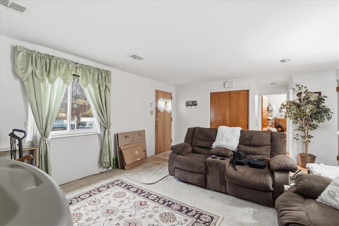 Upper St Clair, Pennsylvania 15241, United States, 4 Bedrooms Bedrooms, ,2 BathroomsBathrooms,Residential,Contingent,246757