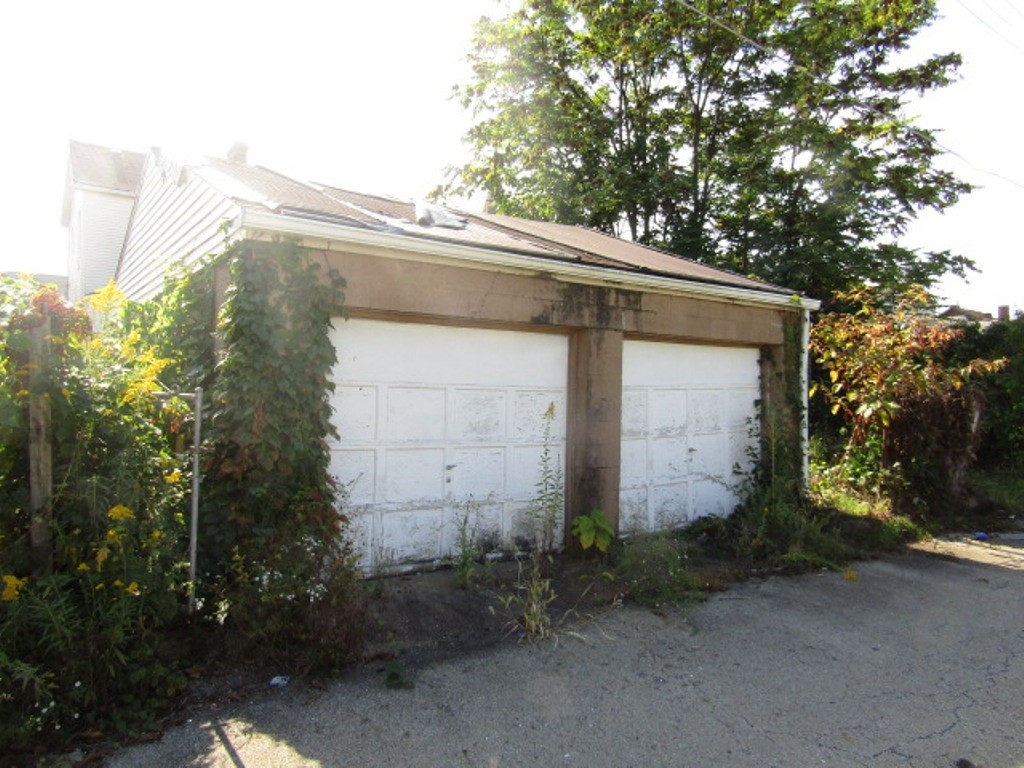 227 E 15th Ave