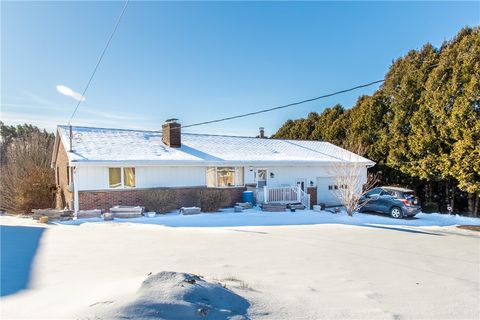 Photo of 209 East Dr, Chicora, PA 16025 (MLS # 1738167)