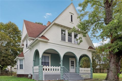 Homes For Sale - 655 New Castle Avenue Ave<br/> Sharon, PA 16146