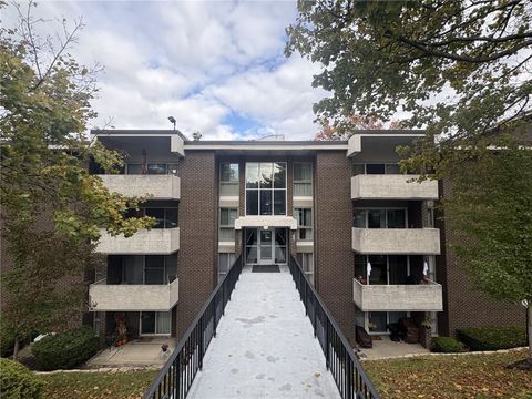 Photo of 1208 Charlemagne Cir #1208, Pittsburgh, PA 15237 (MLS # 1728934)