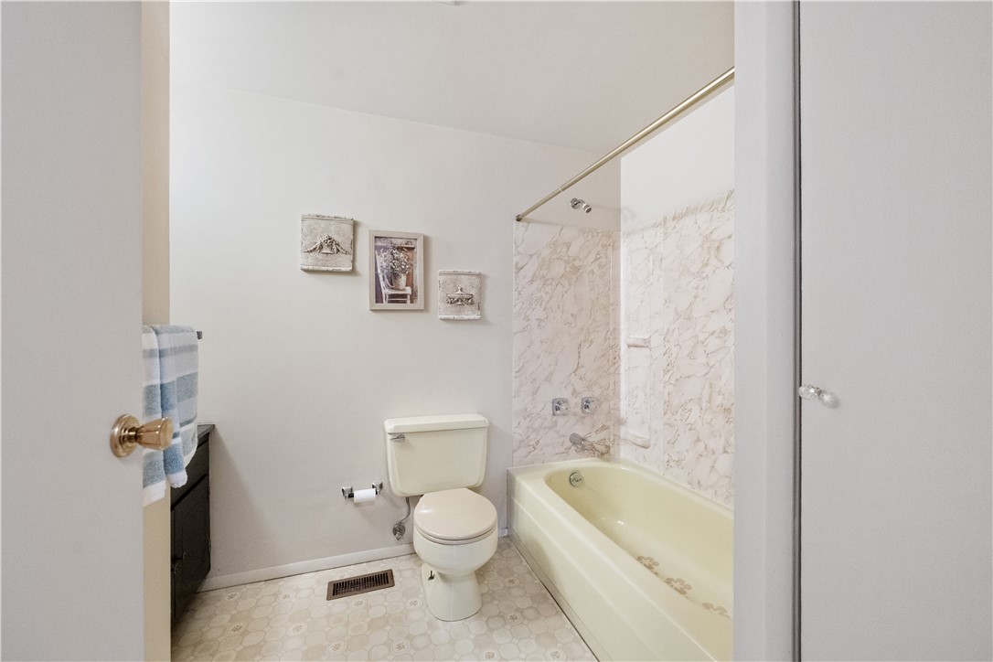 North Strabane, Pennsylvania 15317, United States, 3 Bedrooms Bedrooms, ,3 BathroomsBathrooms,Residential,Contingent,110410