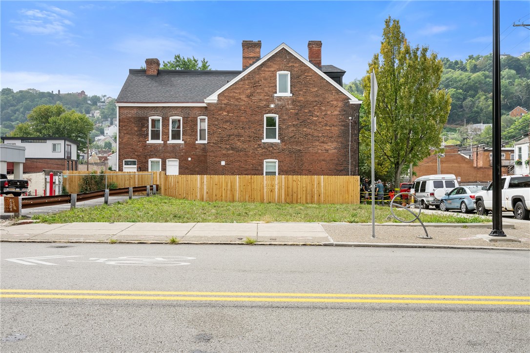 Photo 1 of 9 — 1100 E Carson Street, South Side, PA 15203