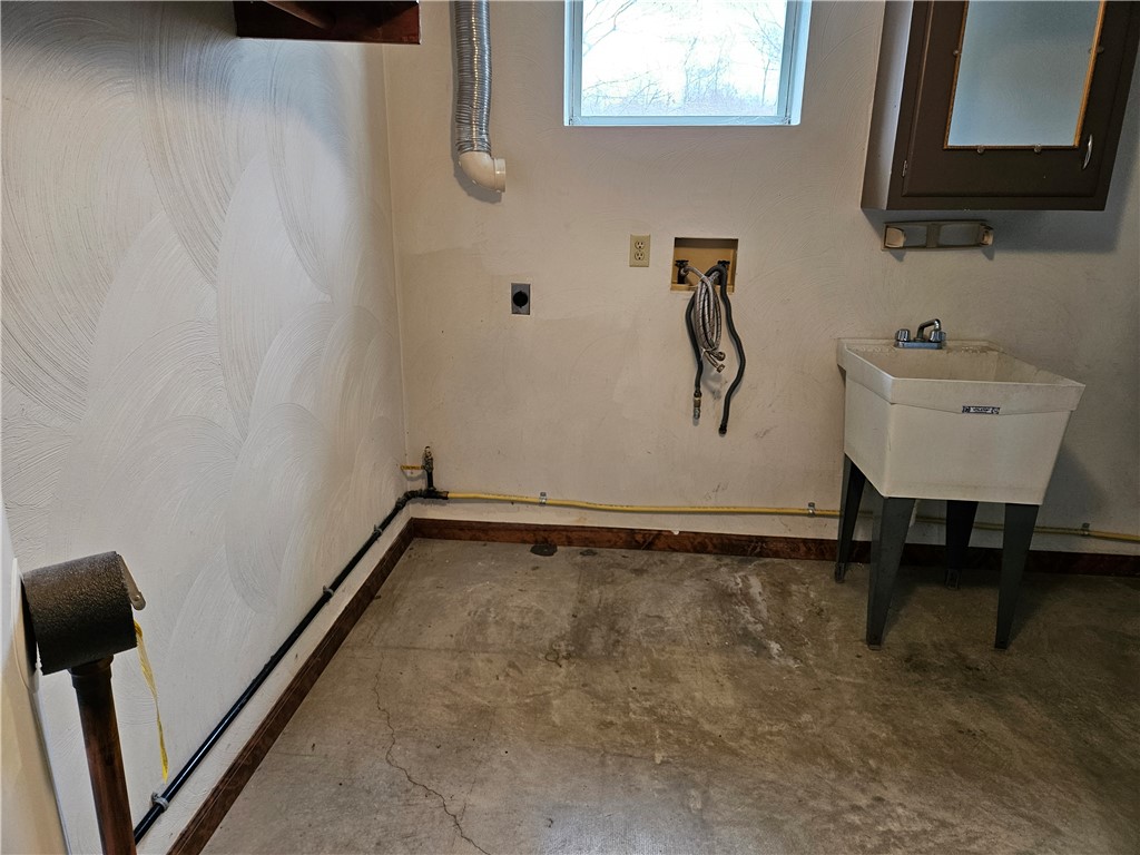 White Twp - Ind, Pennsylvania 15701, United States, 3 Bedrooms Bedrooms, ,3 BathroomsBathrooms,Residential,Pending,108415