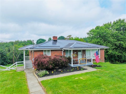Photo of 18 John Dr, Burgettstown, PA 15021 (MLS # 1764191)