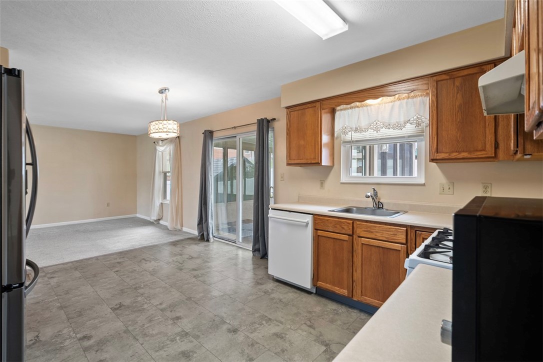 111 Stratford Ct, New Stanton, Pennsylvania image 5