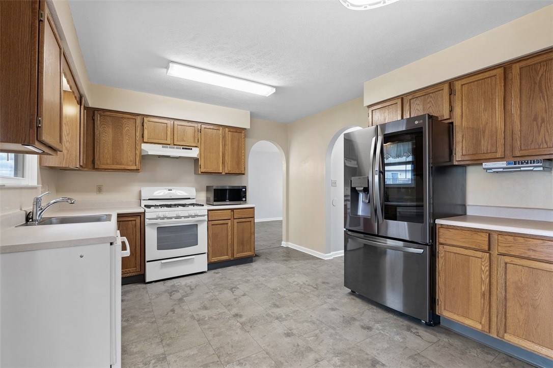 111 Stratford Ct, New Stanton, Pennsylvania image 3