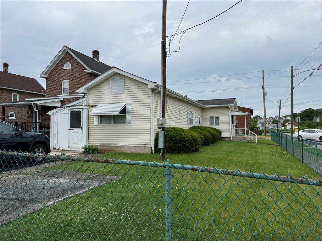 343 Oak St