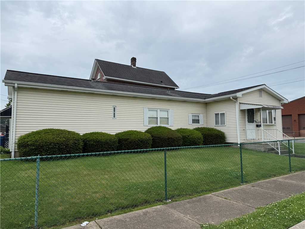 343 Oak St