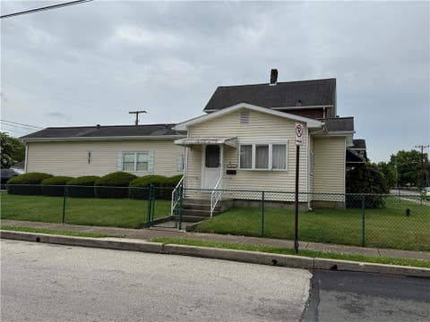 Photo of 343 Oak St, Latrobe, PA 15650 (MLS # 1759840)