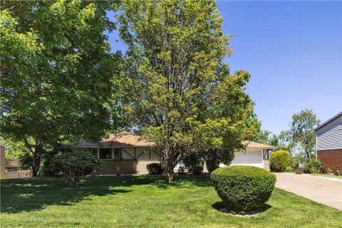 Photo of 122 Northumberland Dr, Irwin, PA 15642 (MLS # 1757970)