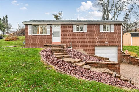 Photo of 881 Iris Dr, Irwin, PA 15642 (MLS # 1731317)