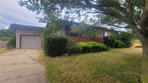 Photo of 323 Olivia St, Beaver, PA 15009 (MLS # 1718625)