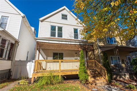 Photo of 112 Farragut Ave, Vandergrift, PA 15690 (MLS # 1726225)