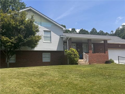 Photo of 1308 Mckinley Dr, Clairton, PA 15025 (MLS # 1759571)