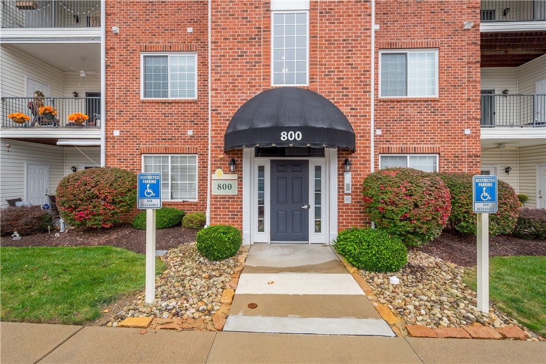 800 Hidden Ridge Ct 103