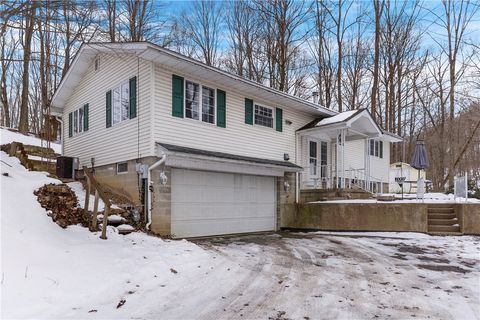 Photo of 522 Spring St, Jamestown, PA 16134 (MLS # 1740825)