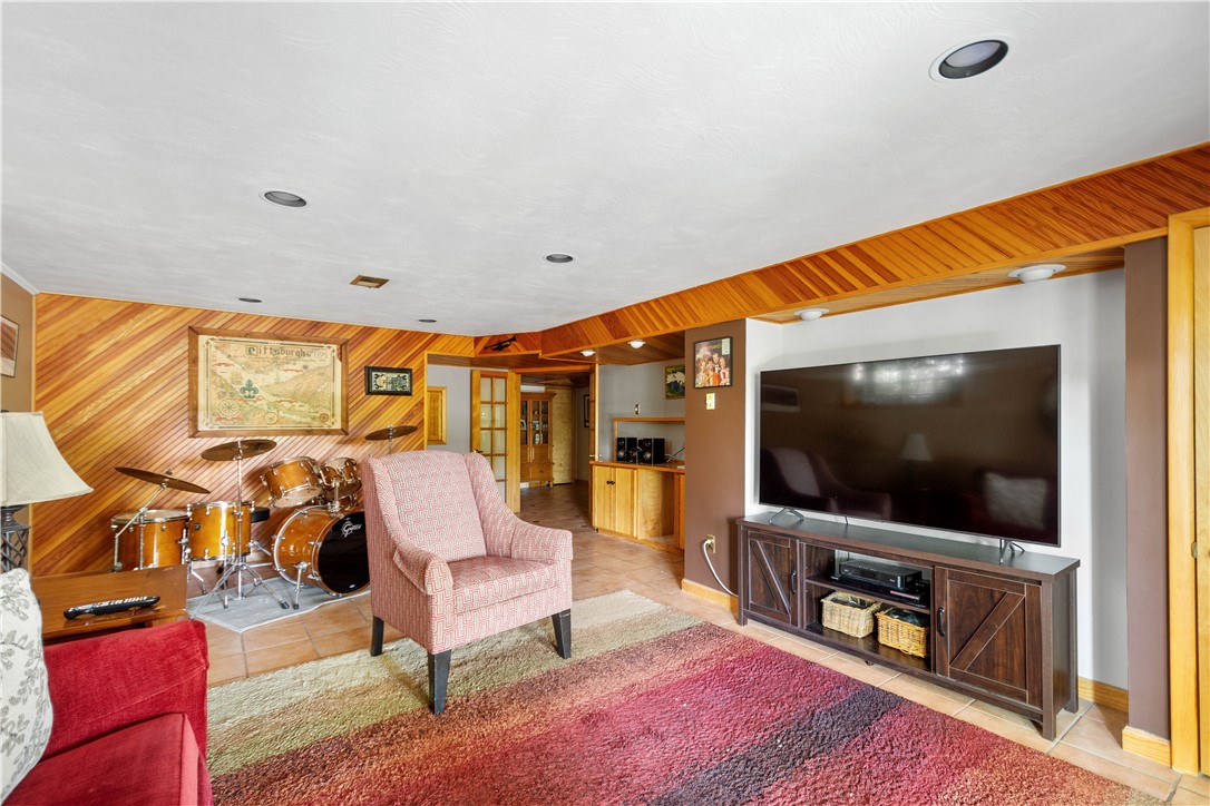 Mt. Lebanon, Pennsylvania 15228, United States, 3 Bedrooms Bedrooms, ,3 BathroomsBathrooms,Residential,Active,122314