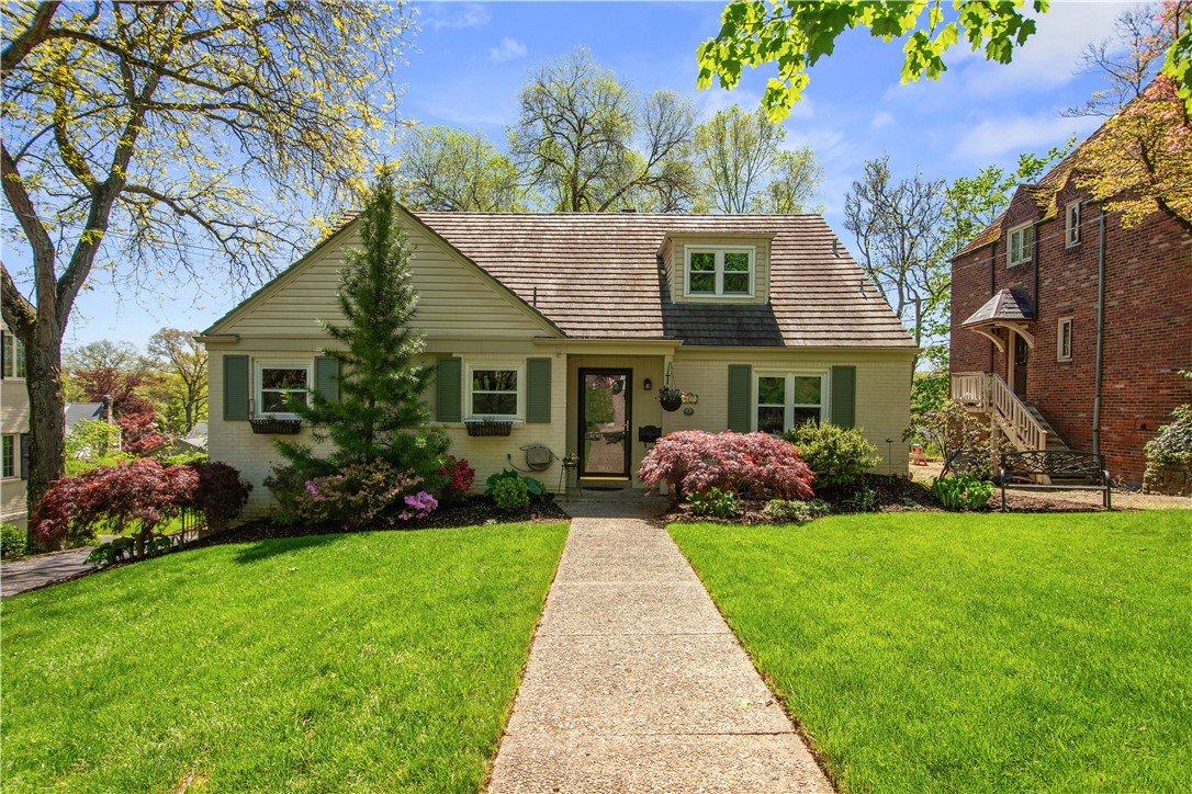 Mt. Lebanon, Pennsylvania 15228, United States, 3 Bedrooms Bedrooms, ,3 BathroomsBathrooms,Residential,Active,122314