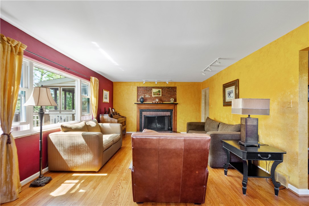 Mt. Lebanon, Pennsylvania 15228, United States, 3 Bedrooms Bedrooms, ,3 BathroomsBathrooms,Residential,Active,122314