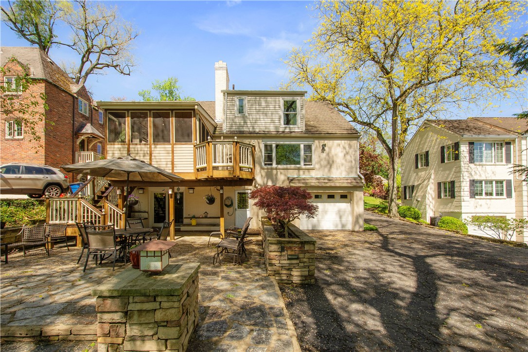 Mt. Lebanon, Pennsylvania 15228, United States, 3 Bedrooms Bedrooms, ,3 BathroomsBathrooms,Residential,Active,122314