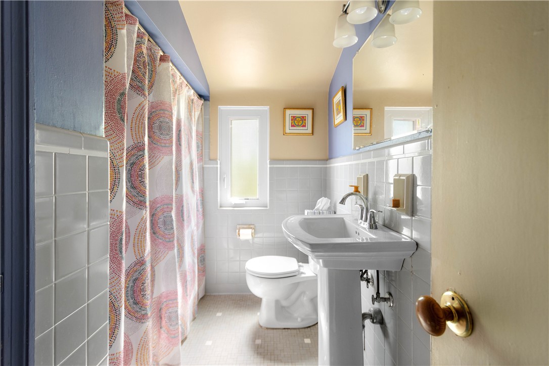 Mt. Lebanon, Pennsylvania 15228, United States, 3 Bedrooms Bedrooms, ,3 BathroomsBathrooms,Residential,Active,122314