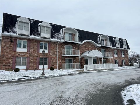 308 Clubhouse Dr South Strabane PA 15301