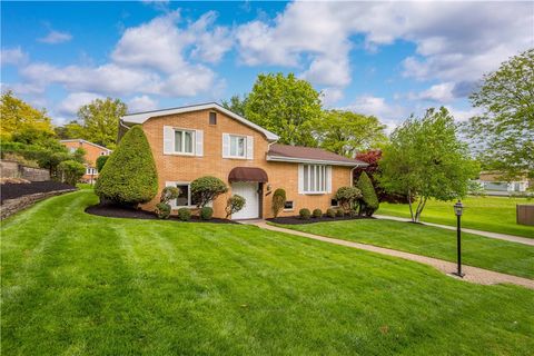 Photo of 5330 Tomfran Dr, Pittsburgh, PA 15236 (MLS # 1751779)