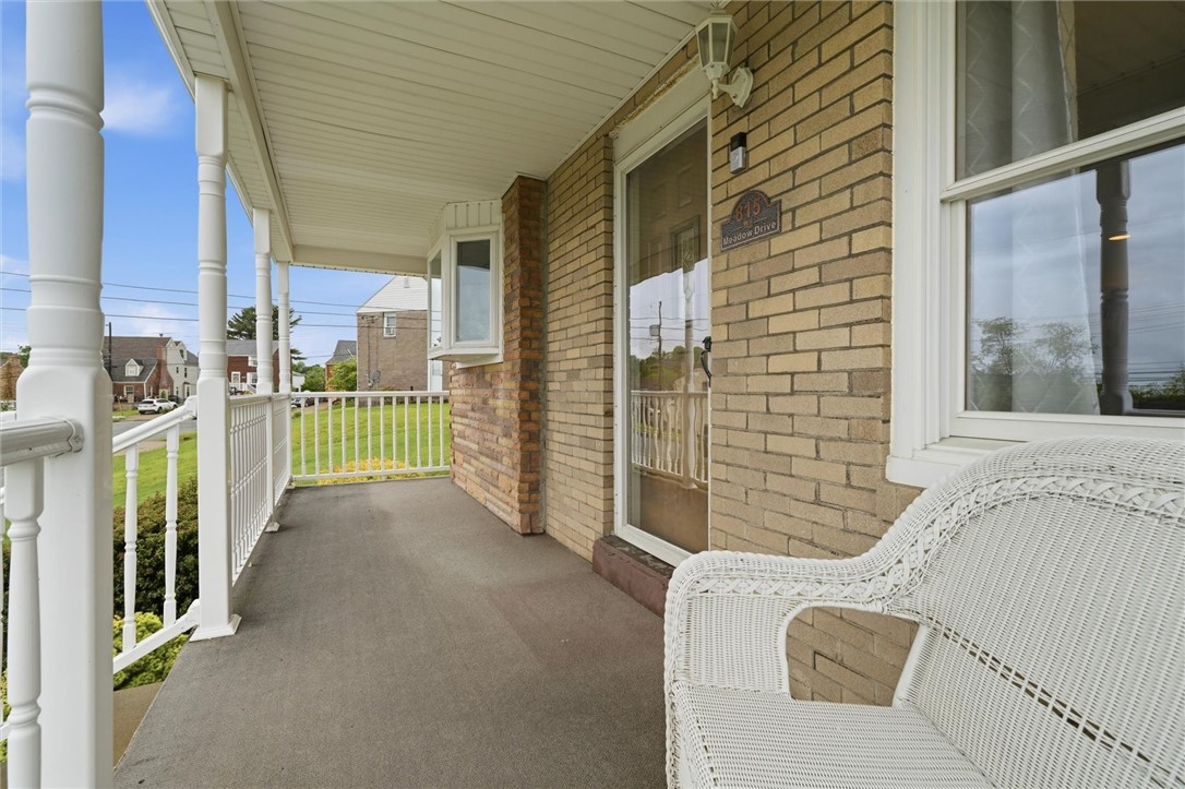 815 Meadow Dr