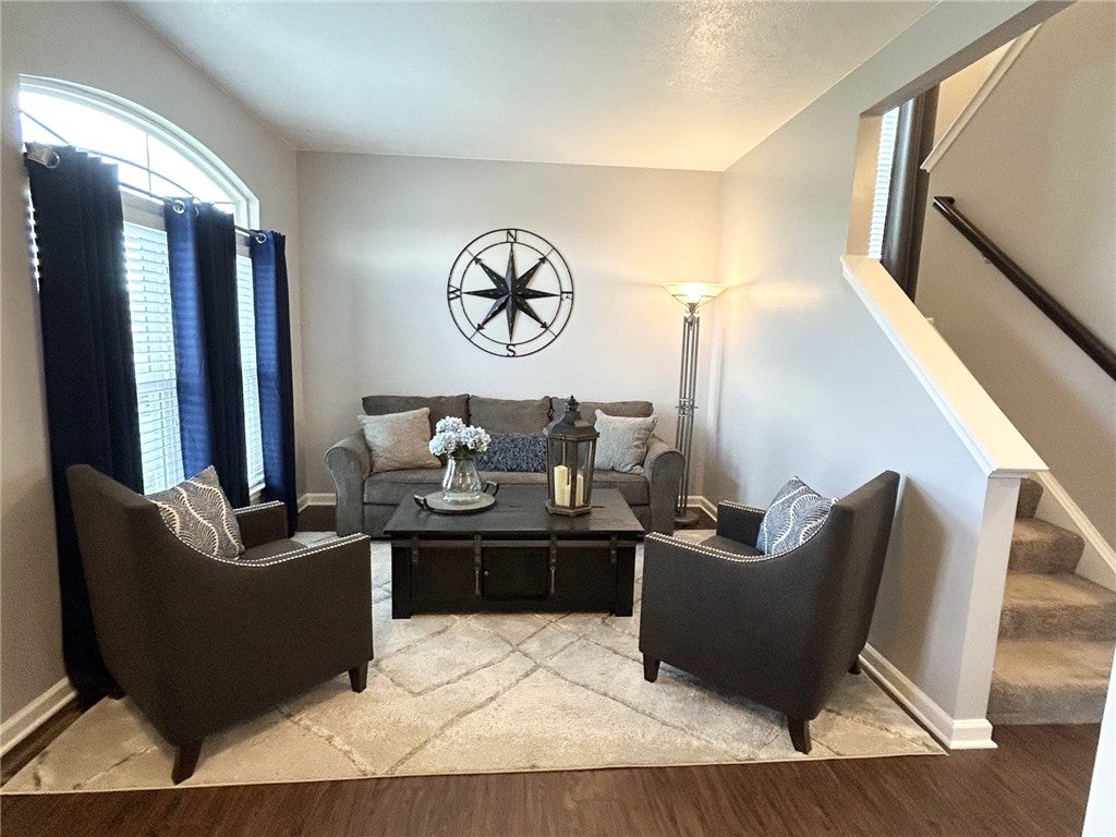 104 Riviera Dr