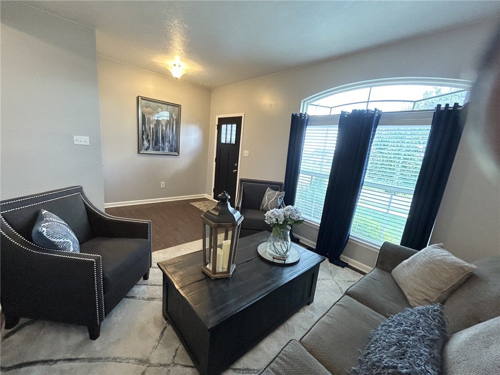 104 Riviera Dr