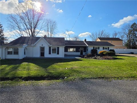 Photo of 11753 Oakview Rd, Conneaut Lake, PA 16316 (MLS # 1751630)