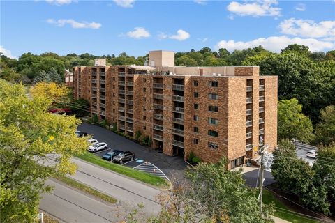 Photo of 1500 Cochran Rd #412, Pittsburgh, PA 15243 (MLS # 1724938)