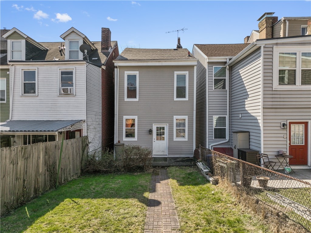 Bloomfield, Pennsylvania 15224, United States, 2 Bedrooms Bedrooms, ,1 BathroomBathrooms,Residential,Contingent,86580