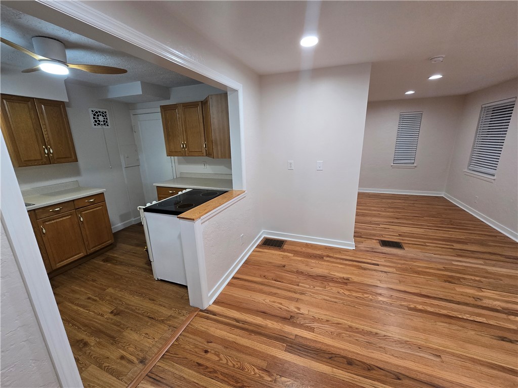 McKeesport, Pennsylvania 15132, United States, 2 Bedrooms Bedrooms, ,1 BathroomBathrooms,Residential,Active,254241