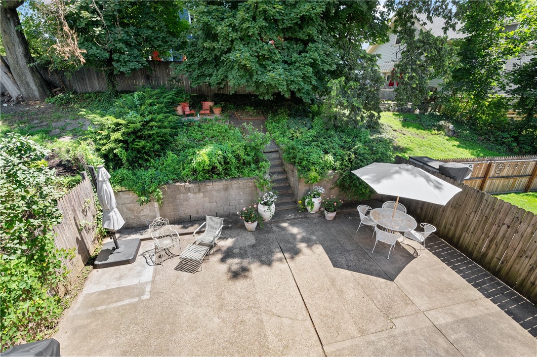 Sewickley, Pennsylvania 15143, United States, 3 Bedrooms Bedrooms, ,2 BathroomsBathrooms,Residential,Contingent,208908