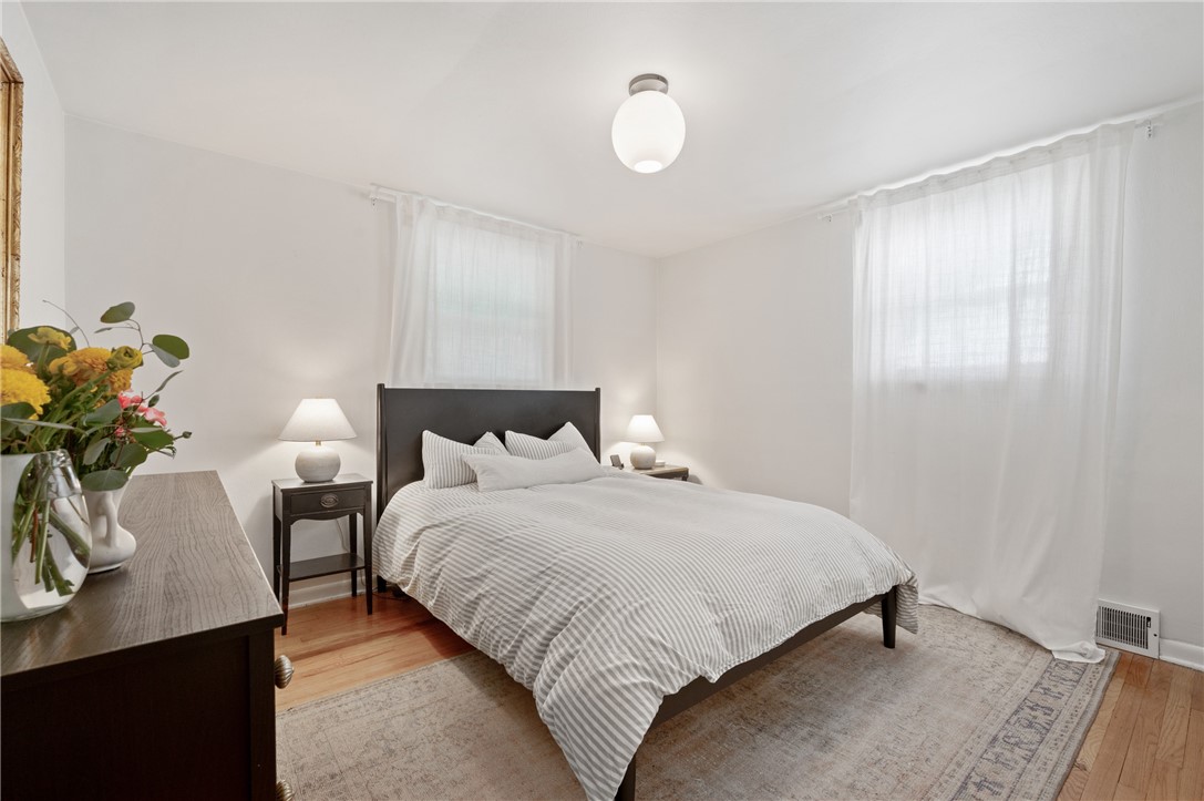 Sewickley, Pennsylvania 15143, United States, 3 Bedrooms Bedrooms, ,2 BathroomsBathrooms,Residential,Contingent,208908