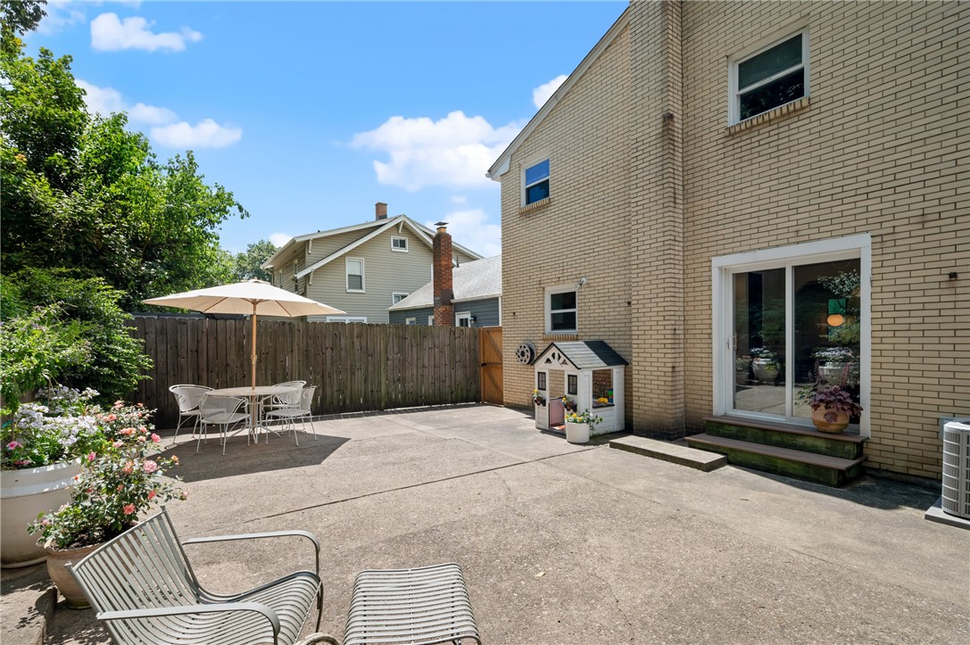 Sewickley, Pennsylvania 15143, United States, 3 Bedrooms Bedrooms, ,2 BathroomsBathrooms,Residential,Contingent,208908